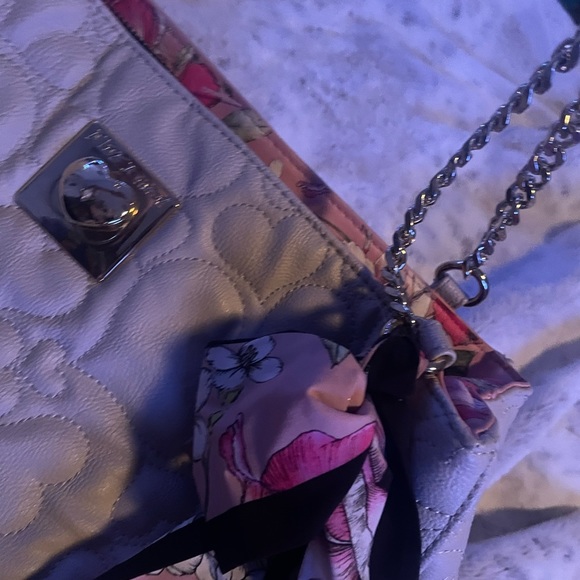Betsey Johnson chain purse - Picture 2 of 16